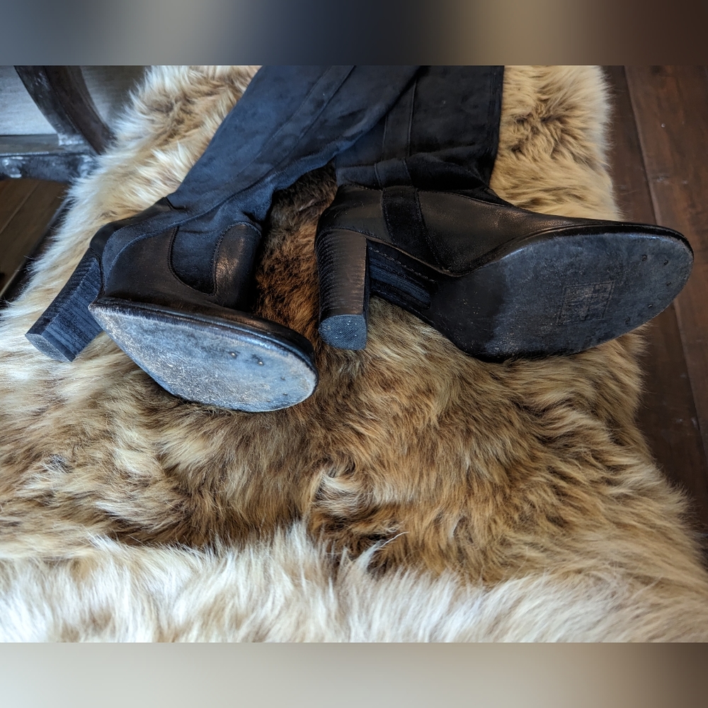 Women's Frye Villager pull on boots.